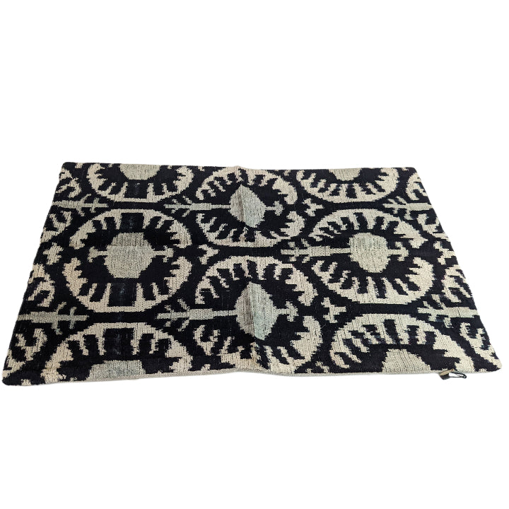 Cultiver 16x24 Silk Velvet Cushion Cover Beyaz Print NWT