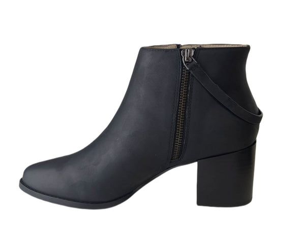 MATT BERNSON Women's Black Oiled Leather Caspian Booties #MB064 9 NWOB