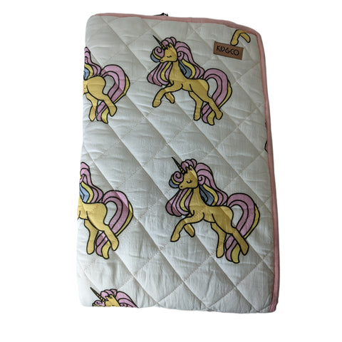 Kip&Co x Hugo Hearts Tiki Crib/Cot Baby Unicorn Quilted Bedspread NWT