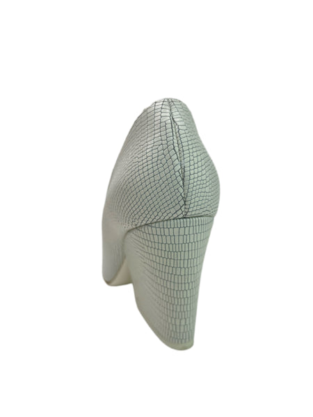 Max Mara Women's Bianco Vroland Leather Pointed Toe Pumps Size 7 NWB